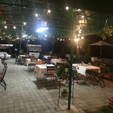 Hotel Iasicon Lacu Rosu Buitenkant foto