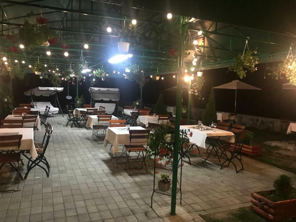 Hotel Iasicon Lacu Rosu Buitenkant foto