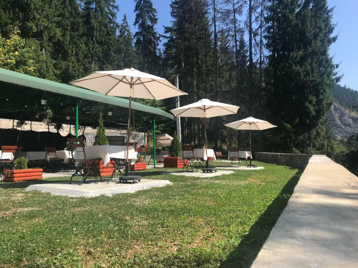 Hotel Iasicon Lacu Rosu Buitenkant foto