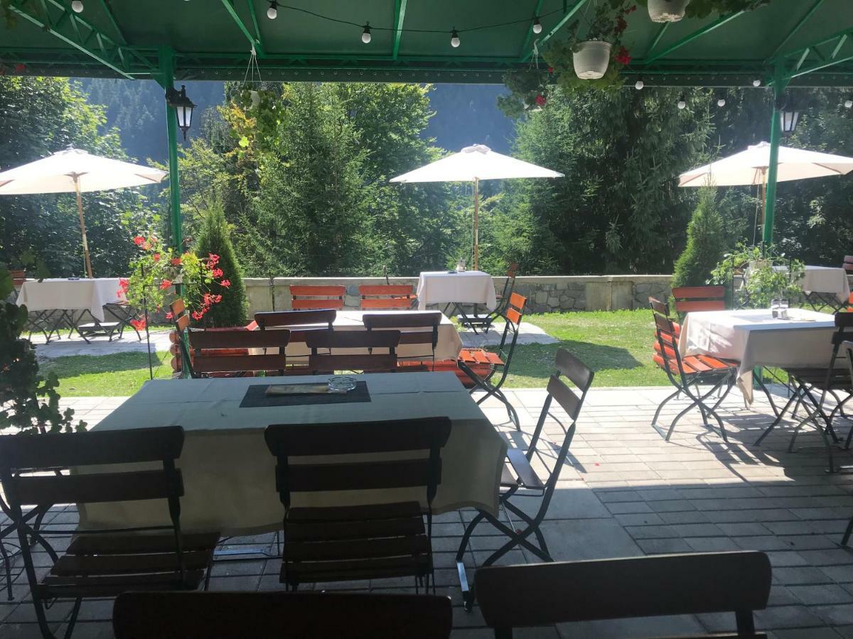 Hotel Iasicon Lacu Rosu Buitenkant foto
