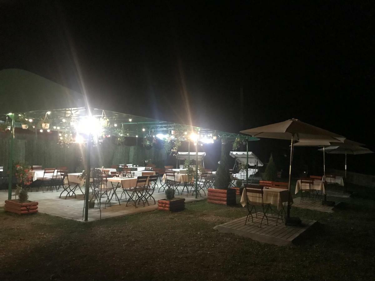 Hotel Iasicon Lacu Rosu Buitenkant foto